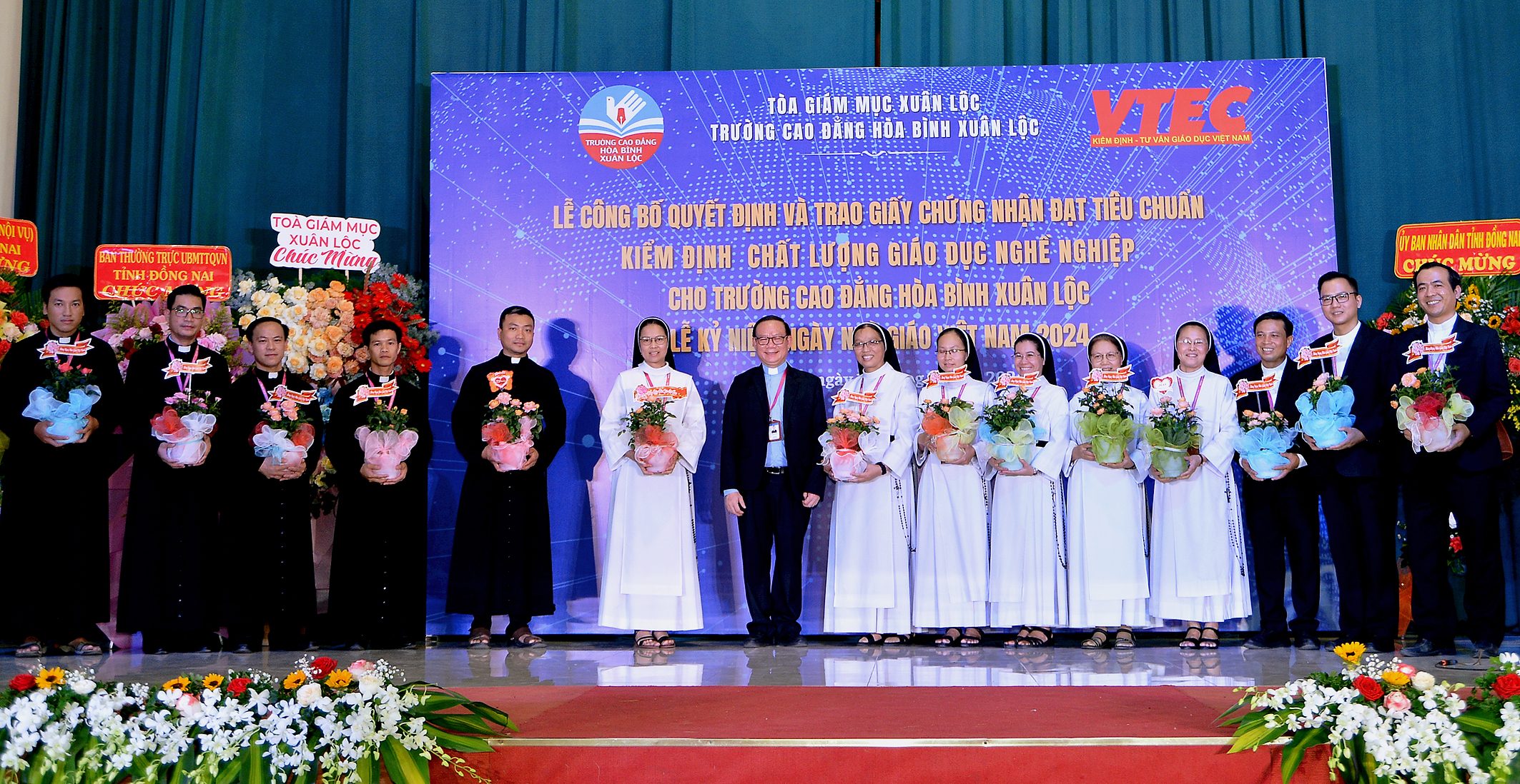 Hoa Binh Xuan Loc College Library 11 X 240 e1731650045767