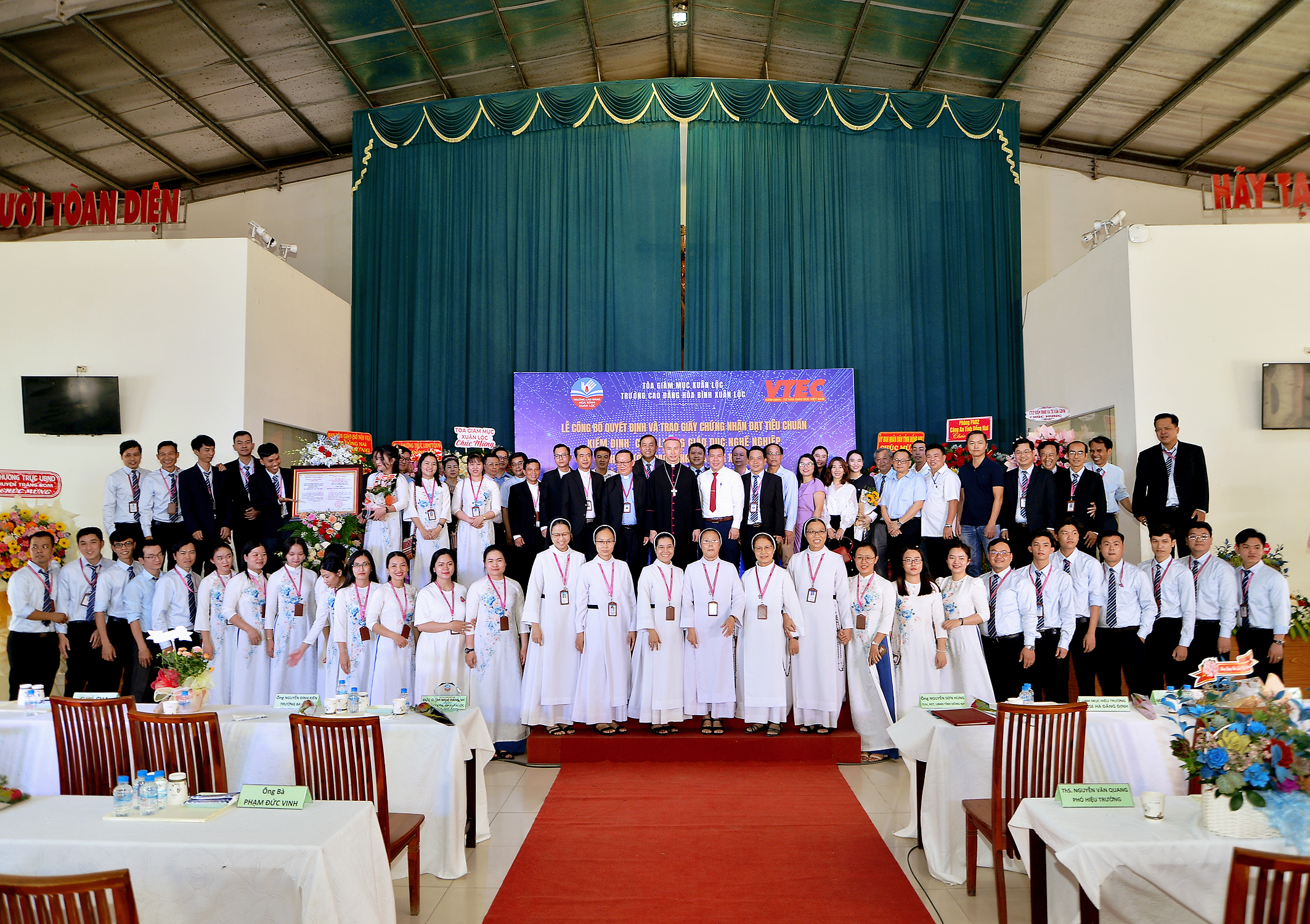 Hoa Binh Xuan Loc College Library 15 X 398